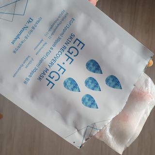 Dr.느루벗 느루벗 EGF FGF 스킨 리커버리 마스크 10장 — 5점을 준 리뷰어가 2021년 3월 올린 사용 사진