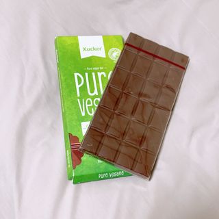당류2g 자일리톨로 단맛을낸 슈카 퓨어비건 무설탕초콜릿 Xucker vegan 2개입 — 5점을 준 리뷰어가 2021년 4월 올린 사용 사진