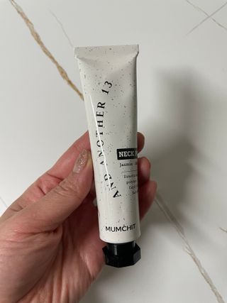 멈칫(MUMCHIT) 넥퍼퓸 NECKPERFUME 2가지 향 — 5점을 준 리뷰어가 2021년 12월 올린 사용 사진