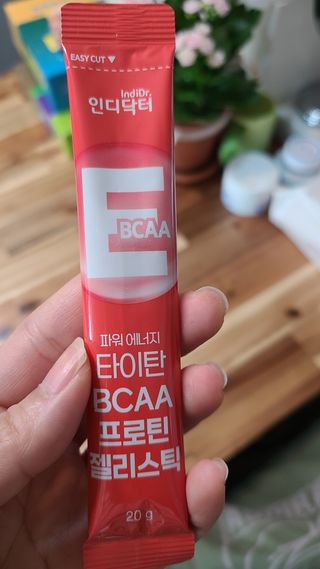 [인디닥터] 타이탄 BCAA 프로틴 젤리스틱 — 5점을 준 리뷰어가 2022년 4월 올린 사용 사진