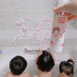 주식회사 권브라더스 [권브라더스] 목욕놀이 필수템, 핑키공주 유아버블클렌저 300ml 대용량 몽글몽글 구름 속 딸기향 — 5점을 준 리뷰어가 2022년 1월 올린 사용 사진