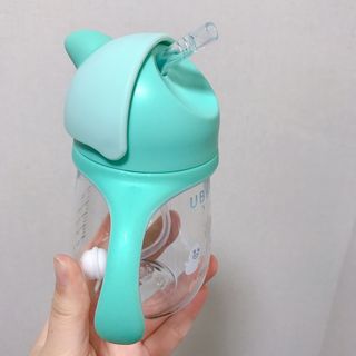 유비맘 트라이탄 코니빨대컵_컬러 랜덤 발송 — 5점을 준 리뷰어가 2021년 3월 올린 사용 사진