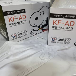 JHWORLD 스누피 마스크 정품 스누피 KF-AD 국내 비말차단 아동용 성인용 일회용 덴탈마스크 50매 — 5점을 준 리뷰어가 2021년 6월 올린 사용 사진