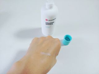 리더스코스메틱 리더스 카밍 바이오틱스 에센스 워터 — 5점을 준 리뷰어가 2021년 8월 올린 사용 사진