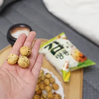오리온 오징어땅콩의 짭짤고소 신제품, 구운김땅콩 — 4점을 준 리뷰어가 2022년 5월 올린 사용 사진