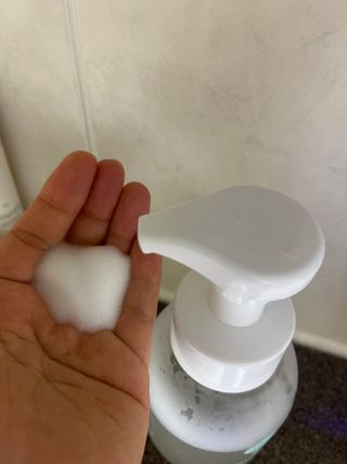 아미퓨어 [라이브] 피부장벽 강화를 위한 머랭 버블 클렌저 천연계면활성제로 온가족 사용가능 — 4점을 준 리뷰어가 2021년 6월 올린 사용 사진