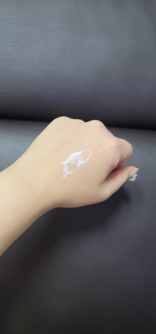 오투에니원 갈락토미세스 비타민 C 프리미엄 블랙스완 크림 50g — 5점을 준 리뷰어가 2022년 12월 올린 사용 사진