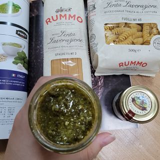 이탈리안 프리미엄 파스타 룸모 Rummo 파스타 2종 + 바질 페스토 + 블랙 트러플 페이스트 — 5점을 준 리뷰어가 2021년 7월 올린 사용 사진