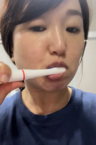 트로마츠 심플 미세전류 칫솔 — 5점을 준 리뷰어가 2022년 5월 올린 사용 사진