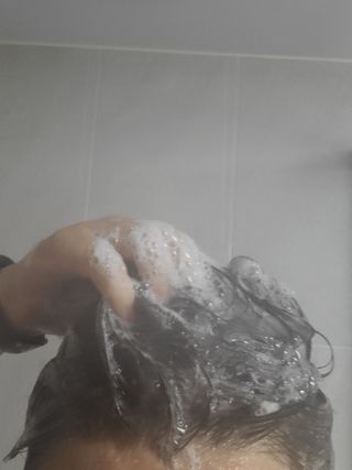 빅그린 안티 헤어로스 탈모 카렌듈라 바이옴 샴푸 500ml (지성두피용) — 5점을 준 리뷰어가 2022년 8월 올린 사용 사진