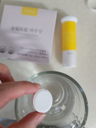[슬림드랍 레몬맛] 건기식 다이어트 보조제 겸 비타민 — 5점을 준 리뷰어가 2022년 1월 올린 사용 사진