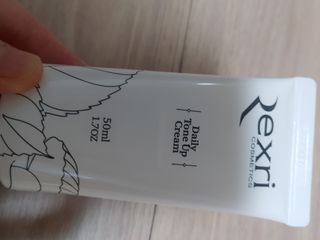 렉스리 데일리 톤업 크림 Rexri Daily Tone Up Cream — 5점을 준 리뷰어가 2022년 8월 올린 사용 사진