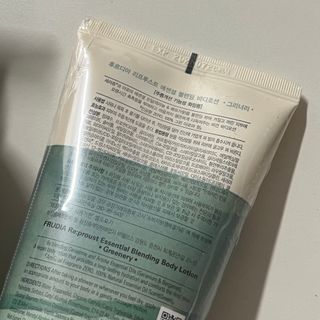 틱톡 [후르디아] 올리브영 아로마 비건 바디워시1종+바디로션1종 (그리너리) — 5점을 준 리뷰어가 2022년 12월 올린 사용 사진