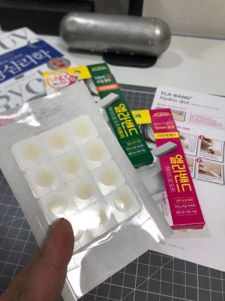 올리브영 엘라밴드 하이드로 도트 스팟패치 12mm, 티트리 — 5점을 준 리뷰어가 2022년 10월 올린 사용 사진