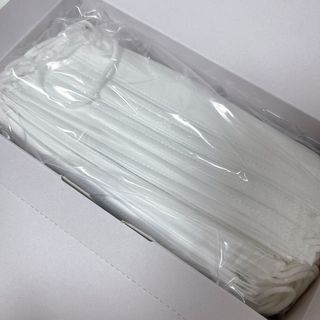 위케어 원데이 덴탈마스크 50매 화이트 대형 국내생산 — 5점을 준 리뷰어가 2021년 2월 올린 사용 사진