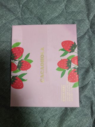 연말/새해선물 딸기 초콜릿 종착역, 건딸기가 상큼하게 씹히는 카카올라 딸기생초콜릿 — 4점을 준 리뷰어가 2021년 10월 올린 사용 사진