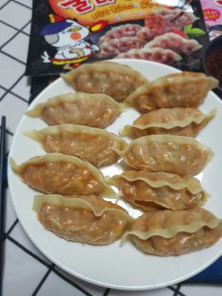 삼양냉동 [삼양] 얇은피불닭왕교자+얇은피까르보불닭왕교자 총4팩 — 5점을 준 리뷰어가 2021년 2월 올린 사용 사진