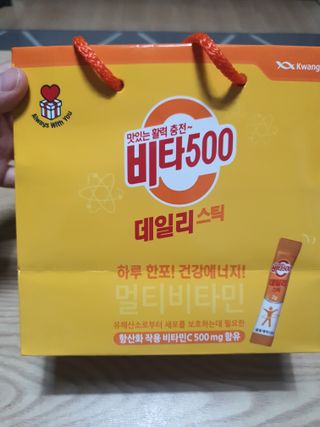 광동생활건강 [광동] 비타500데일리스틱 70포+쇼핑백+구미3개 — 5점을 준 리뷰어가 2021년 12월 올린 사용 사진