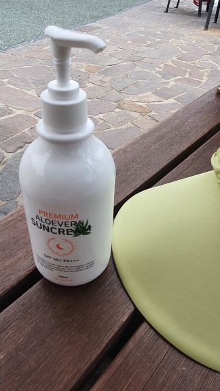 [닥터문] 프리미엄 알로에베라 선크림 500ml — 4.5점을 준 리뷰어가 2022년 6월 올린 사용 사진