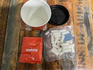유비쿡 컵떡볶이 매운컵떡볶이2개/ 짜장컵떡볶이 2개  총 4개세트 — 5점을 준 리뷰어가 2021년 7월 올린 사용 사진