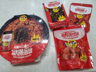 [서울시스터즈] CU 김치 4총사 세트-김치볶음밥, 김치큐브닭, 김치바삭김, 김치아몬드 — 4점을 준 리뷰어가 2021년 10월 올린 사용 사진