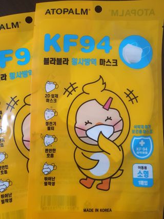 아토팜 블라블라 황사방역 마스크 KF94 — 5점을 준 리뷰어가 2021년 10월 올린 사용 사진