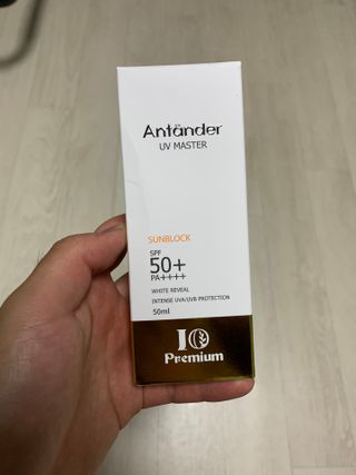 아이오 프리미엄 안탄다르 유브이마스터 선크림 — 5점을 준 리뷰어가 2021년 8월 올린 사용 사진