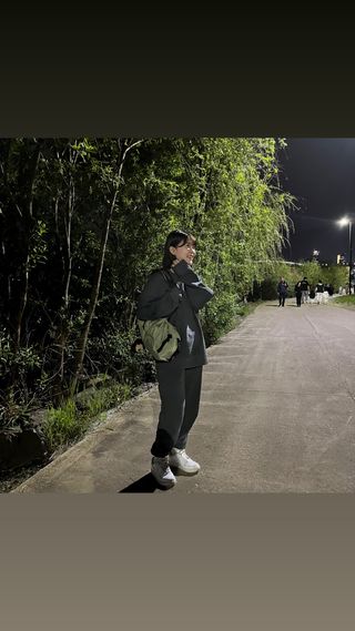 MAPLESYRUPFACTORY 메이플 피그먼트 맨투맨 8.COL — 4.5점을 준 리뷰어가 2023년 4월 올린 사용 사진