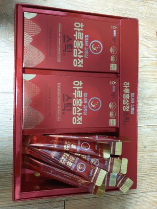 힘내라김홍삼 하루홍삼정스틱 10g x 30포 — 4점을 준 리뷰어가 2021년 4월 올린 사용 사진