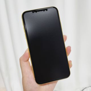아클리브 Eco 항균 항바이러스 액정 보호필름(iPhone) — 5점을 준 리뷰어가 2022년 7월 올린 사용 사진