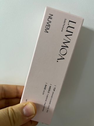 러브모아 향수 고체향수 승무원 고체향수 바르는 향수 니치향수 도손 우드세이지 앤 씨솔트 — 5점을 준 리뷰어가 2023년 1월 올린 사용 사진