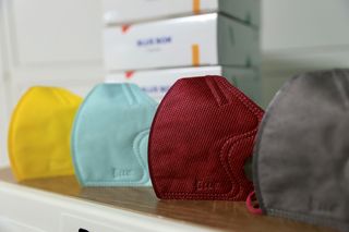 [블루 본 아이노우] 유아용 컬러마스크 40 PCS SET 2중 택 1 — 4.5점을 준 리뷰어가 2021년 5월 올린 사용 사진
