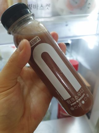 BLENDY'S 핑크 스무디+블론디 스무디 — 5점을 준 리뷰어가 2021년 10월 올린 사용 사진