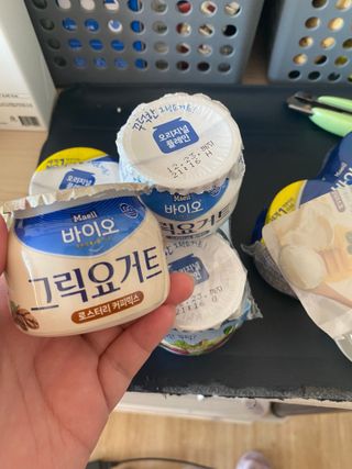 매일바이오 그릭요거트 오리지널 플레인 4개, 로스터리 커피믹스 4개 — 4점을 준 리뷰어가 2021년 12월 올린 사용 사진