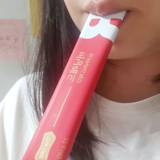 디오르 버닝레드 — 5점을 준 리뷰어가 2022년 3월 올린 사용 사진