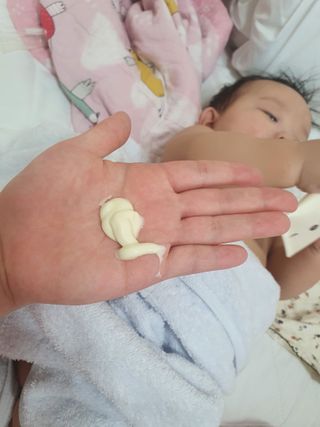 mom e 맘이 내추럴 베이비 케어 샴푸앤바스+로션 — 5점을 준 리뷰어가 2021년 1월 올린 사용 사진