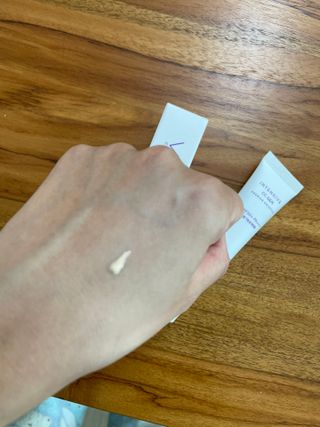 바르셀 톤업선크림 미백 메이크업베이스 CC크림 인텐시브 씨씨 젠 30ml — 5점을 준 리뷰어가 2021년 11월 올린 사용 사진
