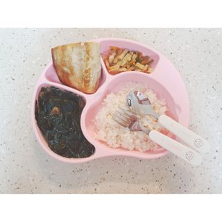 유비맘 캐릭터 실리콘 흡착 식판_색상 랜덤발송 — 4점을 준 리뷰어가 2021년 1월 올린 사용 사진