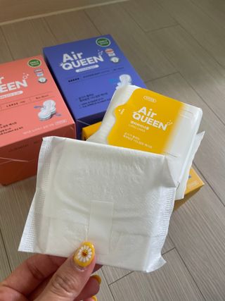 에어퀸 뉴브레스 유기농 생리대 4종 (팬티라이너 20P + 중형 10P + 대형 10P + 오버나이트 8P)_체험단 — 5점을 준 리뷰어가 2024년 5월 올린 사용 사진