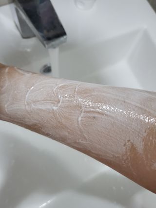 [엠메이데이] 샤워인샤워 화이트 바디 톤업크림 300g — 3점을 준 리뷰어가 2021년 12월 올린 사용 사진