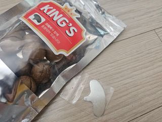 비나프렌즈 (구매평) 25년 햇 수확 알큰 프리미엄 껍질 까먹는 통 마카다미아 — 5점을 준 리뷰어가 2025년 8월 올린 사용 사진