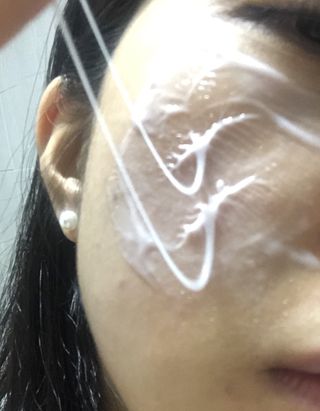난나 살몬 스파이더 검버섯 미백 톤업 화이트닝 연어 앰플 크림 300ml 대용량 — 4점을 준 리뷰어가 2022년 8월 올린 사용 사진