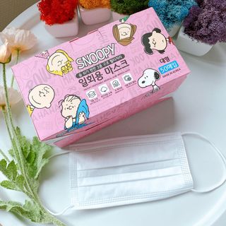 JHWORLD 스누피 마스크 정품 스누피 닥터클린 국내 아동용 성인용 3중 MB필터 일회용 덴탈마스크 50매 — 5점을 준 리뷰어가 2021년 9월 올린 사용 사진