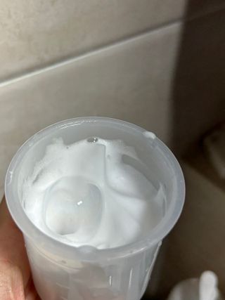프리마인 메이크업과 들뜨는 각질까지 한방에 깐달걀로! 순하기까지한 셀베이스 그린티클렌저(200ml) — 5점을 준 리뷰어가 2023년 4월 올린 사용 사진