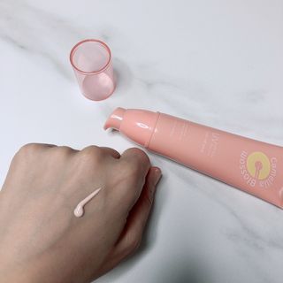 제주인디 카멜리아 블러썸 선크림 — 4점을 준 리뷰어가 2023년 9월 올린 사용 사진