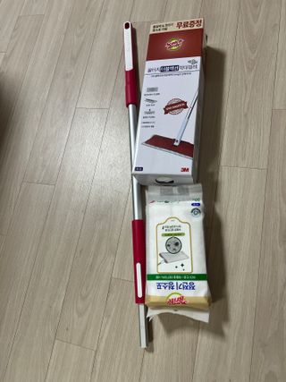 3M 스카치브라이트 비마마젠타 밀대걸레 세트+ PET 정전기청소포 대형 30매 — 5점을 준 리뷰어가 2023년 7월 올린 사용 사진