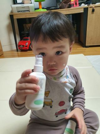 mom e 맘이 내추럴 베이비 케어 크림+바디오일 — 5점을 준 리뷰어가 2021년 1월 올린 사용 사진