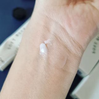 멈칫(MUMCHIT) 넥퍼퓸 NECKPERFUME 2가지 향 — 5점을 준 리뷰어가 2021년 11월 올린 사용 사진