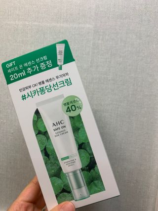 [AHC] 세이프온 에센스 선크림 올리브영 스페셜 증정 기획세트 — 4.5점을 준 리뷰어가 2022년 6월 올린 사용 사진