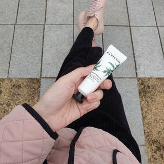 버텍스넘버원 버텍스 넘버원 햄프씨드오일 핸드밤, 바디크림 — 5점을 준 리뷰어가 2022년 3월 올린 사용 사진